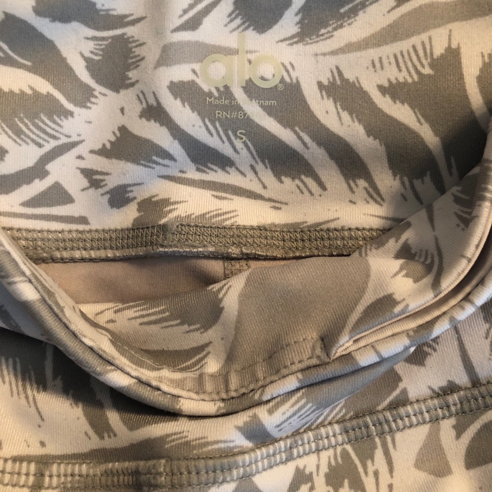 Alo Goddess Legging - Picture 3 of 3